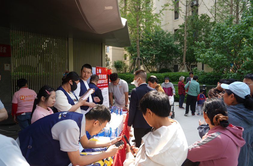 洁希亚在社区:爱心织物清洁服务温暖每一家 洁希亚在社区:爱心织物清洁服务温暖每一家
