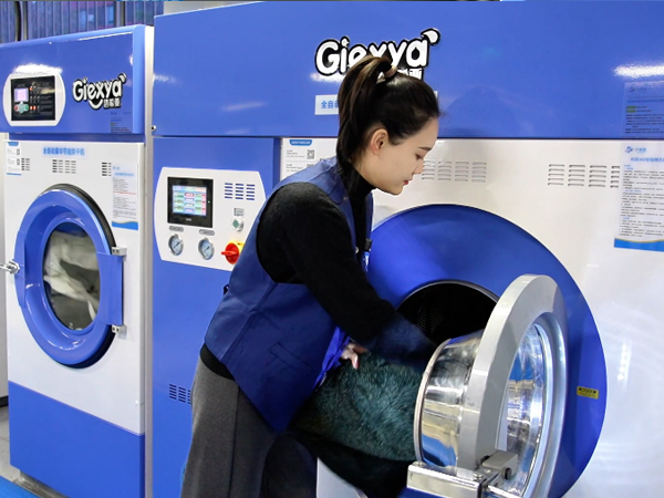 洁希亚干洗创业赢未来 告别奔波陪伴家人常相伴